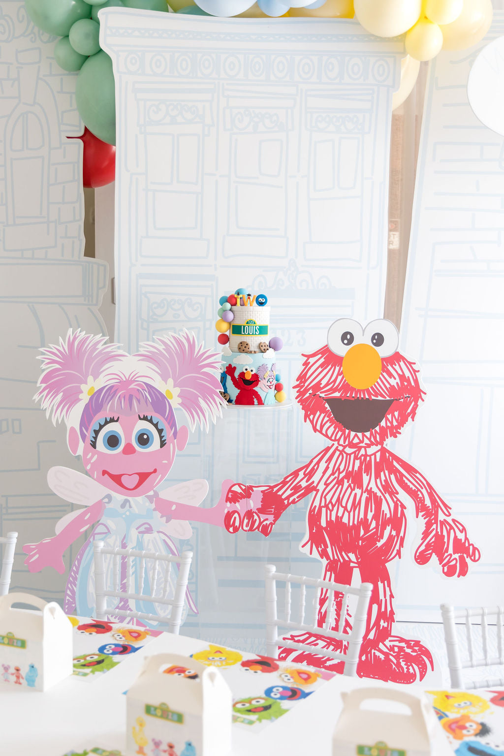 Sesame Street party cutout Elmo Cookie Monster foam board backdrop
芝麻街派對佈置 芝麻街kt板